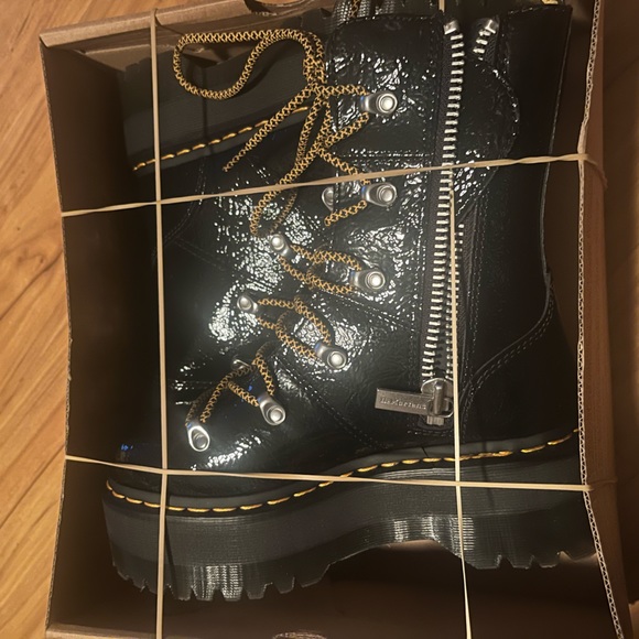 NWT Ghilana Womens platform Dr Martens boots - Picture 5 of 7